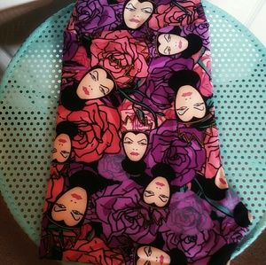 Snow White Evil Queen Lularoe leggings.